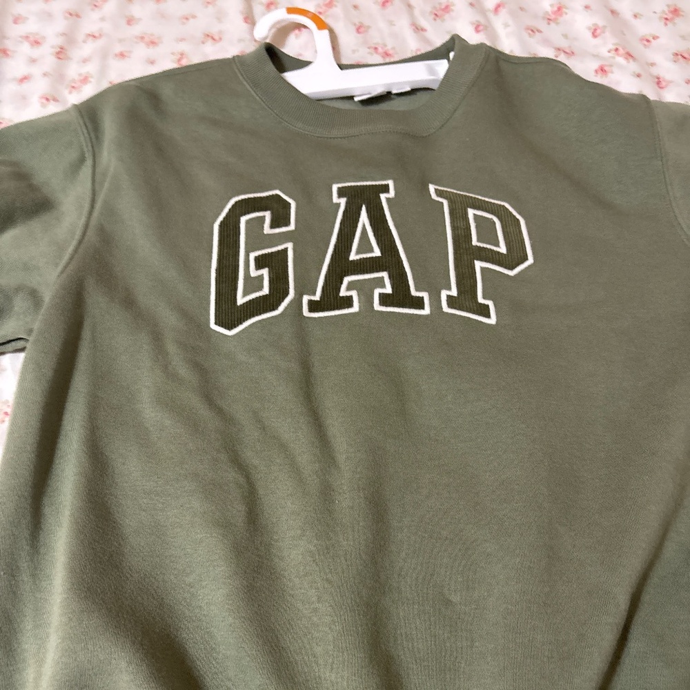 Gap Sweatshirt